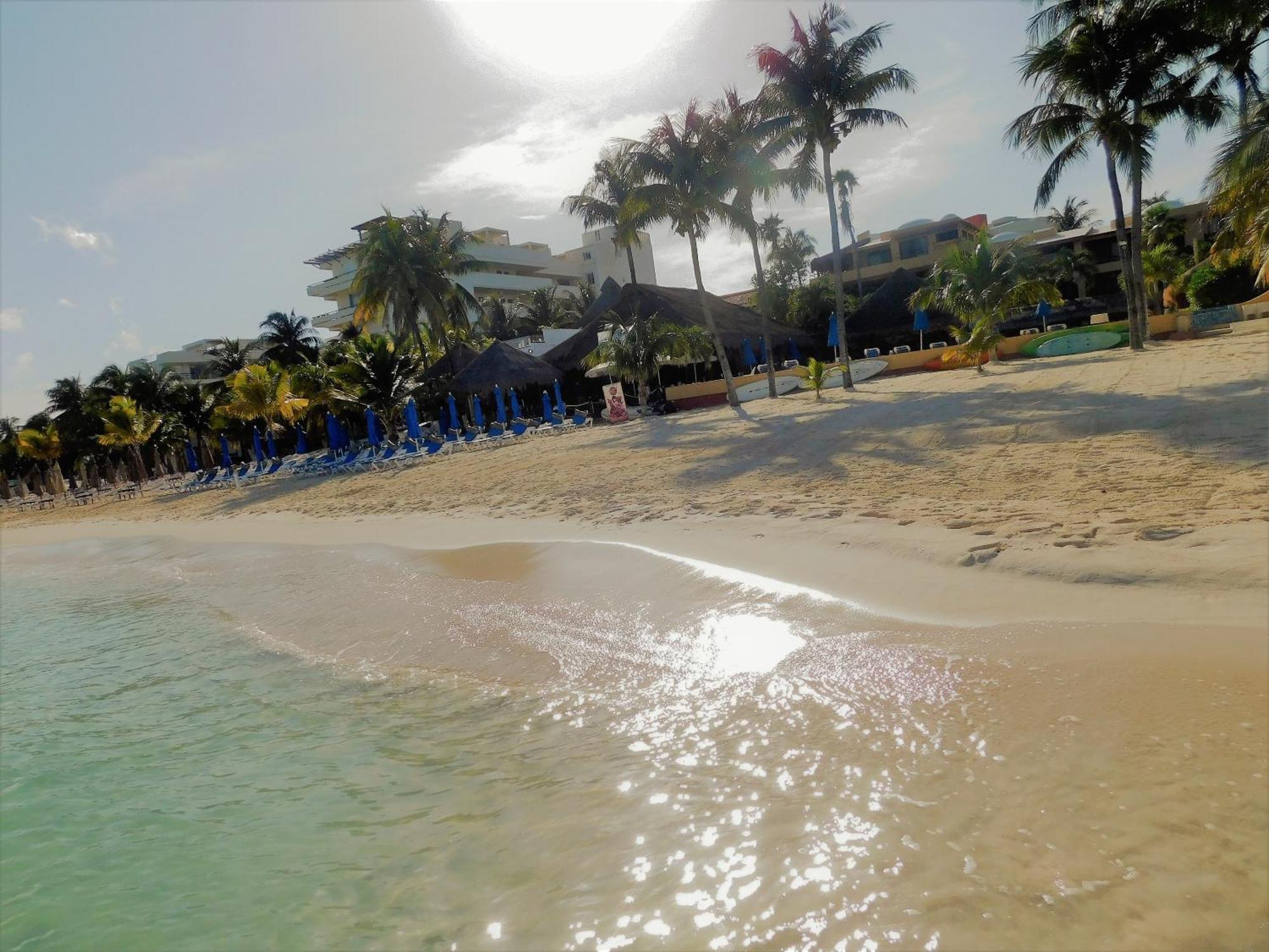 Nautibeach Beach Front Condos In North Beach Isla Mujeres Eksteriør billede